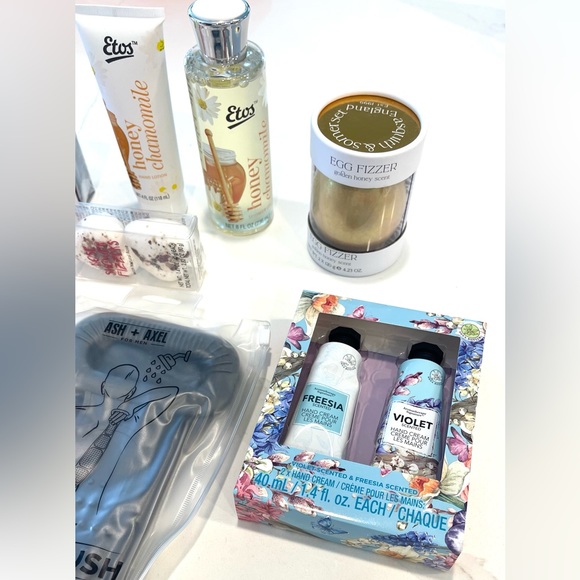 Bath Body Bundle Wash, Scrub & Soak - Picture 2 of 5